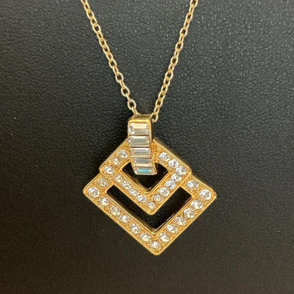 Kenneth J. Lane Vintage Gold Plated pendant Necklace